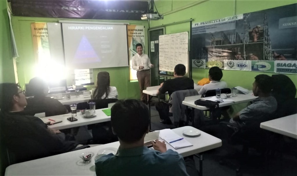 Materi manajemen risiko dalam pelatihan AK3U, Prashetya Quality, Agustus 2019